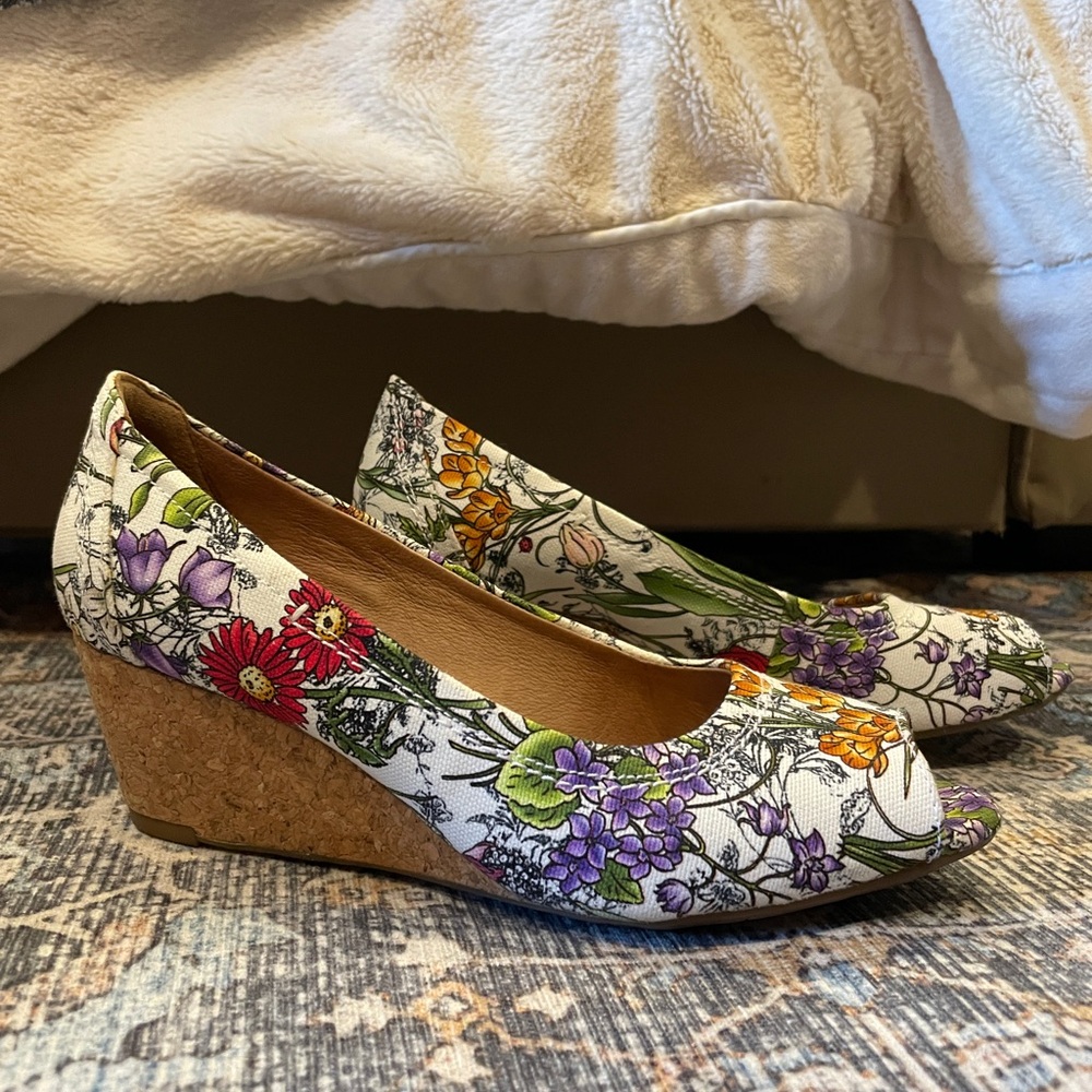 Clarks Artisan Floral Wedge Heels - size 6